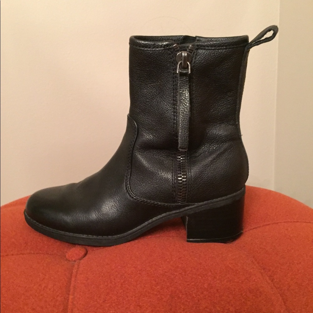 Clarks boots size 7